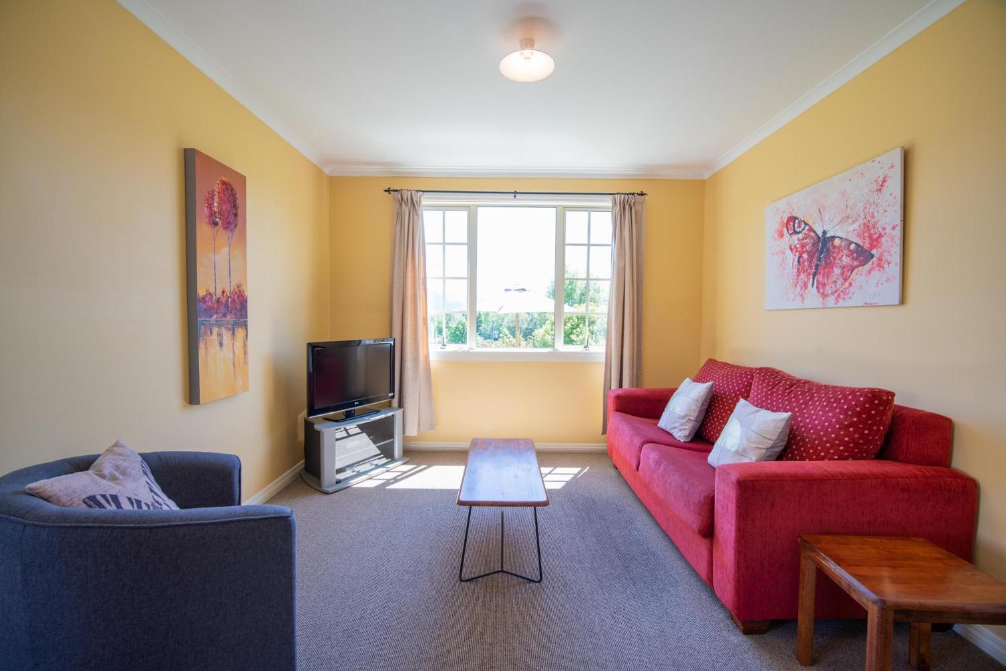 Blue Thistle Cottages テアナウ 部屋 写真