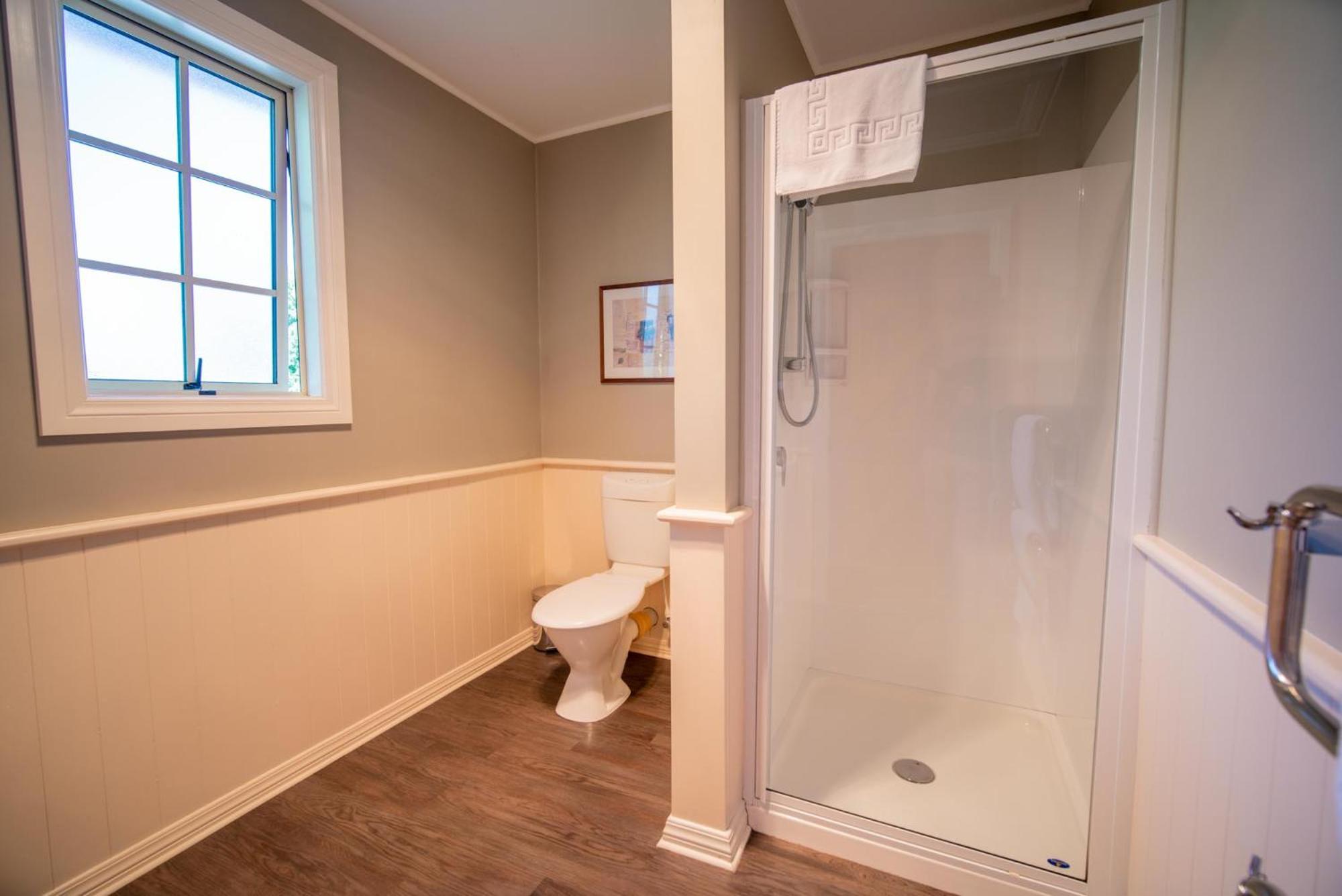 Blue Thistle Cottages テアナウ 部屋 写真